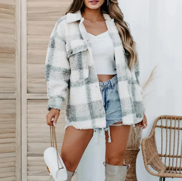 Moon River Plaid Shacket Teddy fuzzy Oversized Size Medium Beige gray - Picture 1 of 5